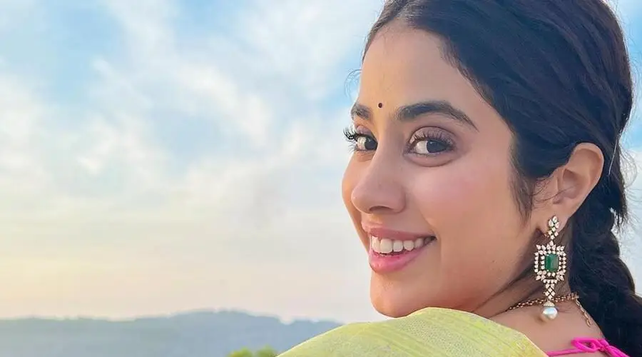 Janhvi Kapoor visited Tirupati temple in Andhra with her boyfriend, watch video!