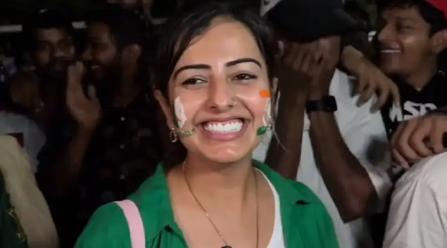 'Padosiyon Se Pyaar Karna...': Virat Kohli's fan girl from Pakistan goes viral, watch video!