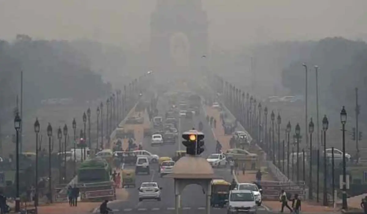 Delhi Pollution: Delhi's climate started deteriorating, people started suffocating