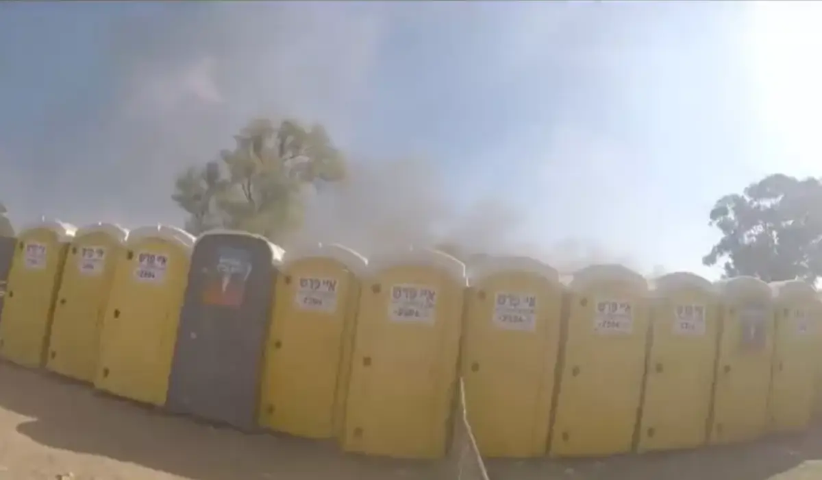इजराइल-हमास युद्ध: शौचालयों में छुपे लोग, हमास आतंकियों ने की गोलीबारी, भयानक वीडियो