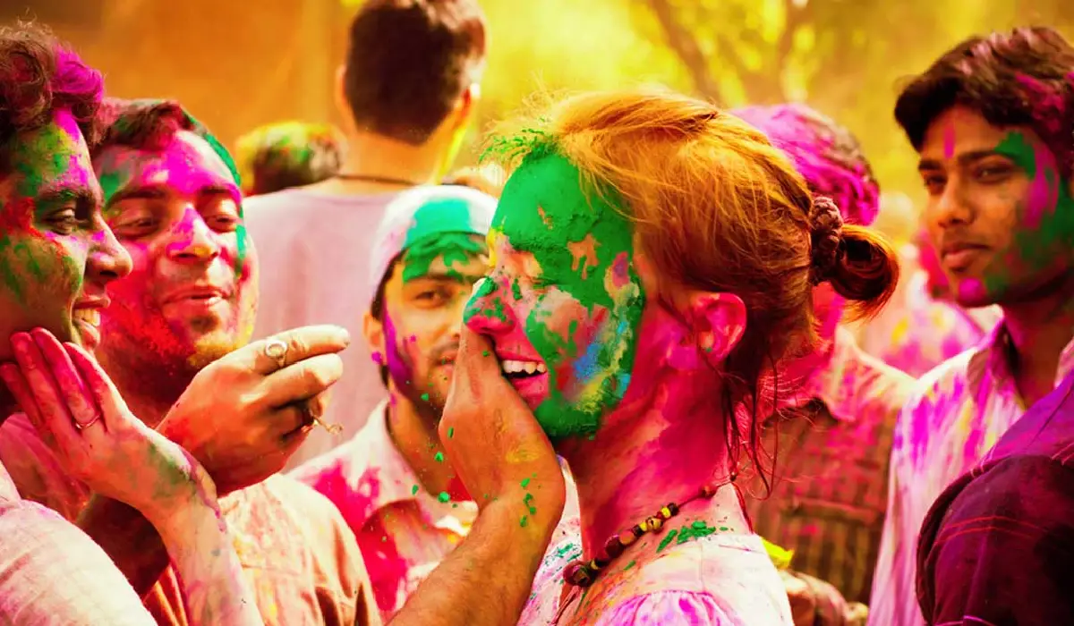 Celebrate the festival of colors at these beautiful destinations of India